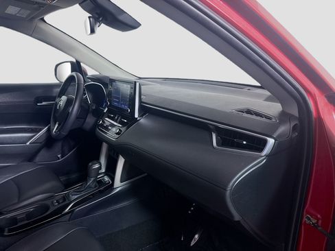 Used 2022 Toyota Corolla Cross XLE FWD image 30