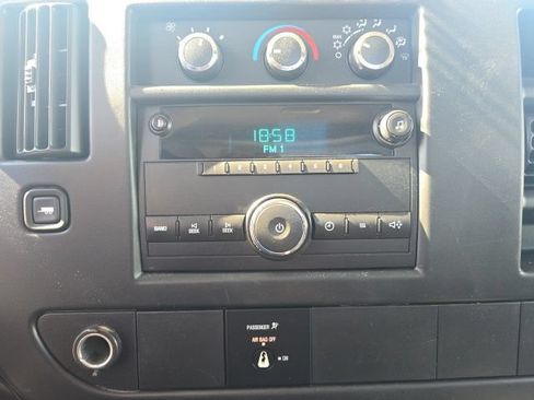Used 2011 Chevrolet Express 3500 RWD image 16