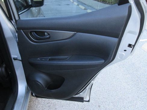 Used 2019 Nissan Rogue Sport S image 23