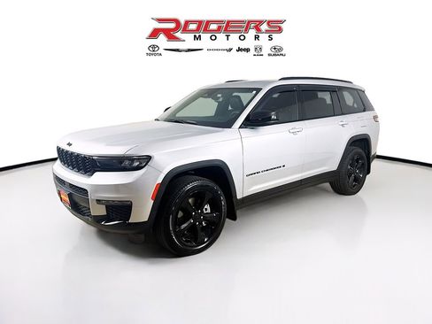 Used 2024 Jeep Grand Cherokee L Limited w/ Black Appearance Package image 3