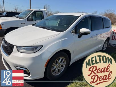 Used 2023 Chrysler Pacifica Touring-L
