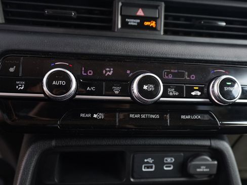 Used 2025 Honda Pilot EX-L image 9