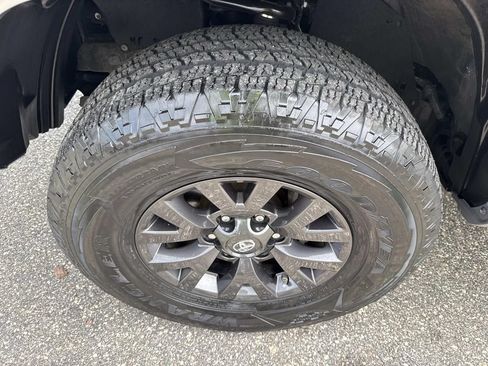 Used 2020 Toyota Tacoma SR5 RWD image 11