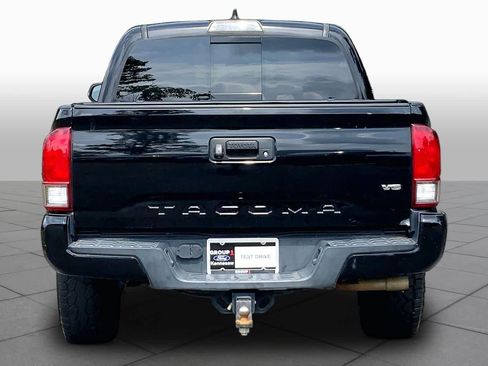 Used 2017 Toyota Tacoma TRD Sport w/ Tow Package RWD image 5