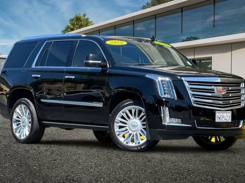 Used 2018 Cadillac Escalade Platinum AWD/4WD image 2
