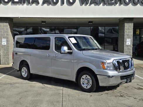 Used 2020 Nissan NV 3500 SV image 2