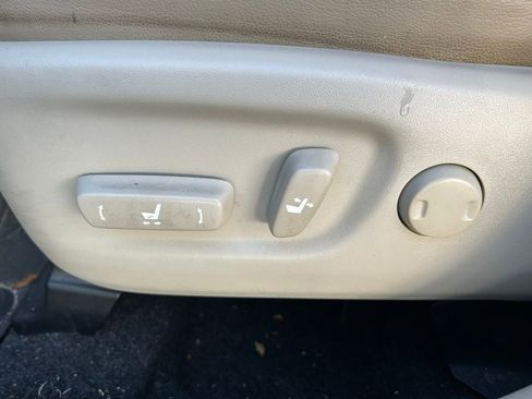 Used 2017 Toyota Prius V Five w/ Advanced Technology Package FWD image 17