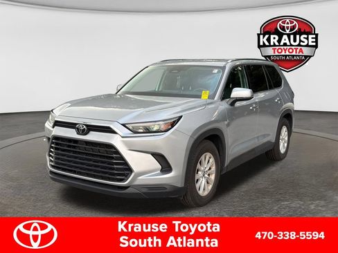 Used 2025 Toyota Grand Highlander FWD image 3