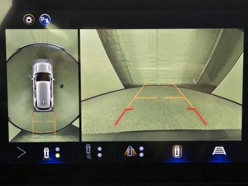 New 2026 Chevrolet Equinox LT w/ Safety and Technology Package FWD image 18