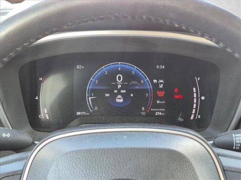 Used 2023 Toyota Corolla Cross XLE w/ Convenience Package FWD image 3