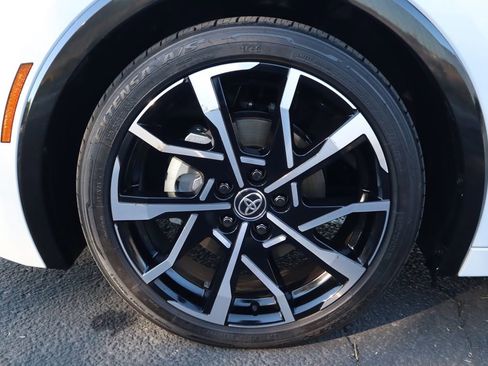 Certified 2025 Toyota Prius Plug-In Hybrid image 29