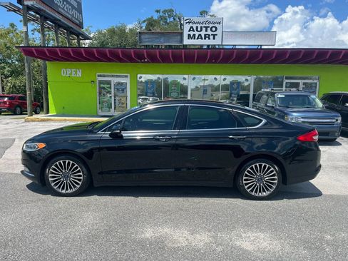 Used 2017 Ford Fusion SE w/ Fusion SE Technology Package FWD image 4