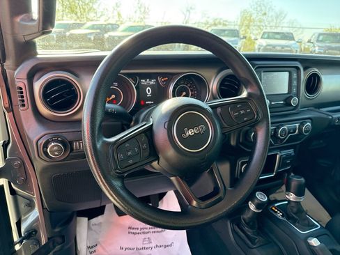 Used 2021 Jeep Gladiator Sport image 11