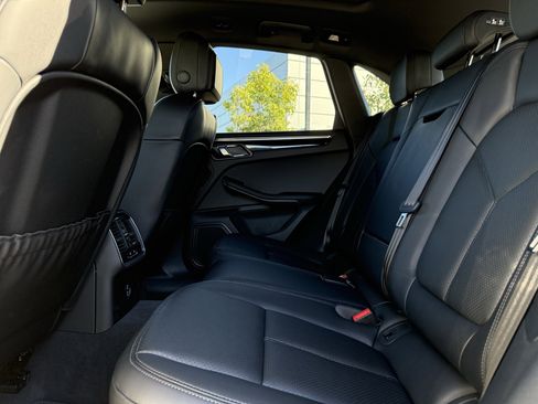 Used 2025 Porsche Macan image 30