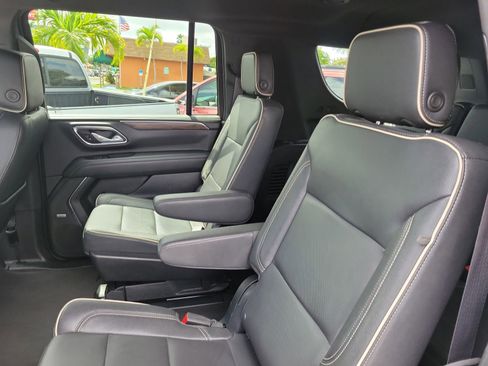 Used 2023 Chevrolet Suburban Premier AWD/4WD image 13