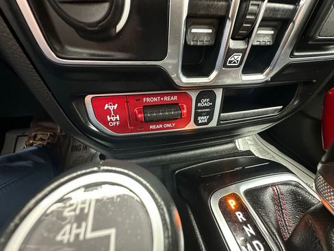 Used 2023 Jeep Gladiator Rubicon w/ LED Lighting Group AWD/4WD image 25