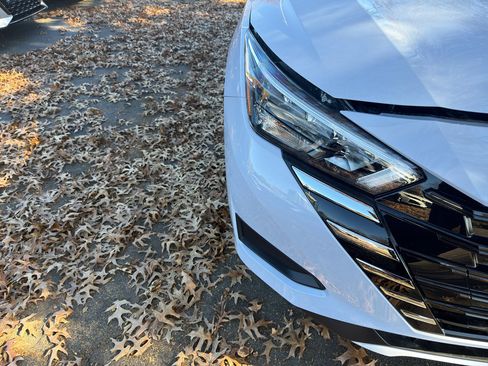 New 2025 Nissan Versa SV image 10