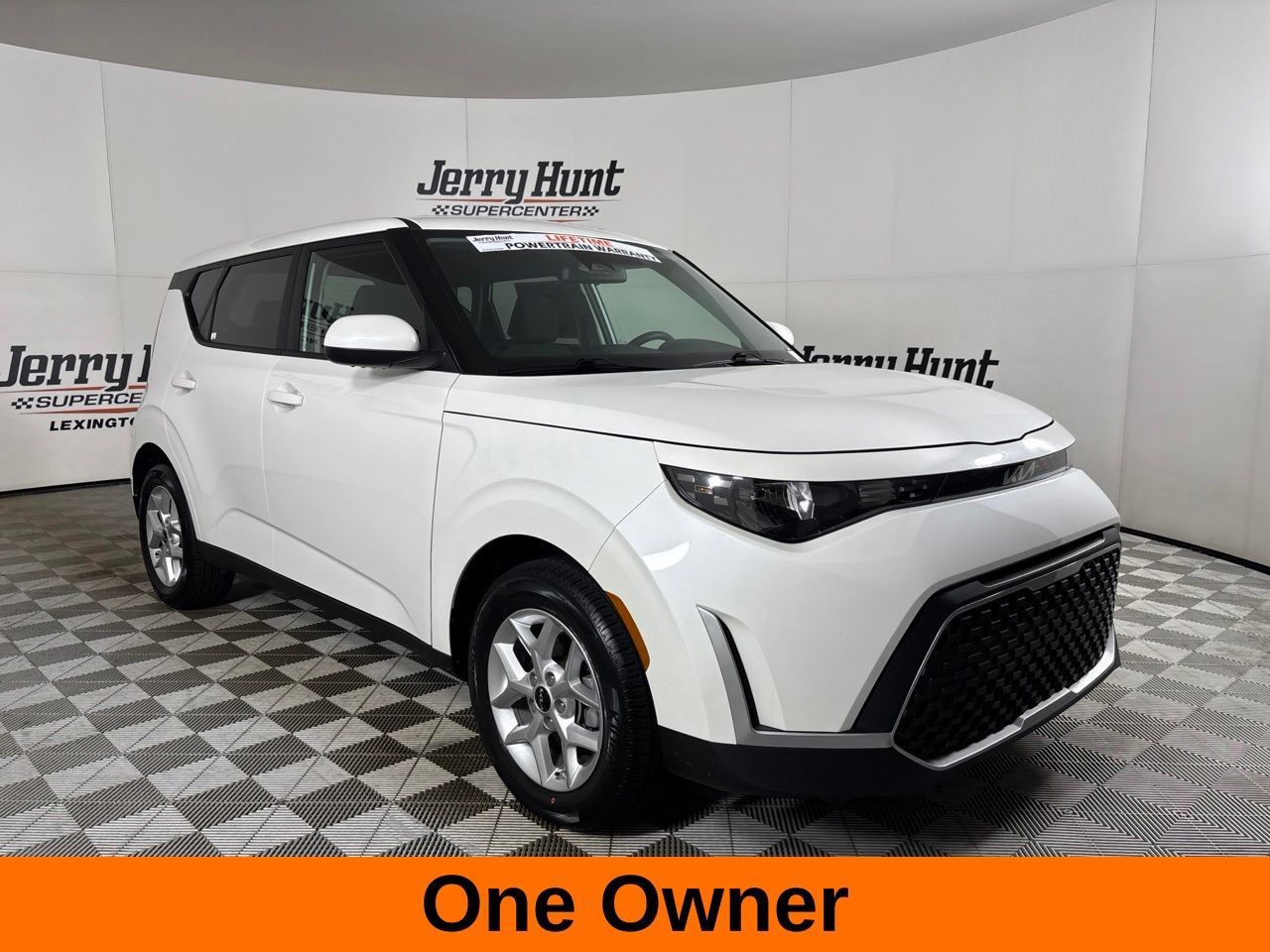 Used 2025 Kia Soul LX w/ LX Technology Package FWD image 4