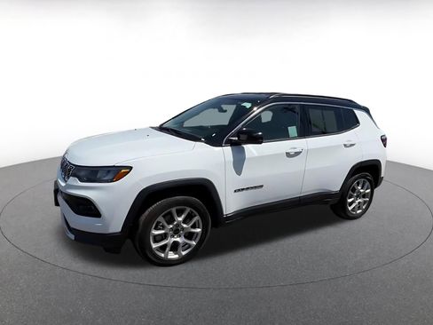 Used 2025 Jeep Compass Limited AWD/4WD image 8