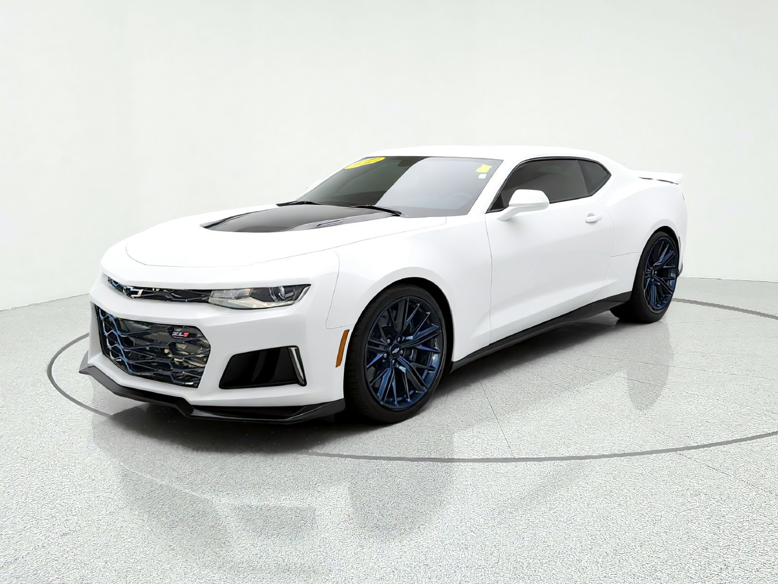 Used 2019 Chevrolet Camaro ZL1 RWD image 2