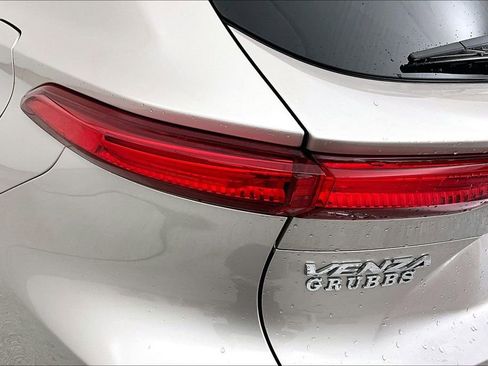 Used 2022 Toyota Venza XLE image 41