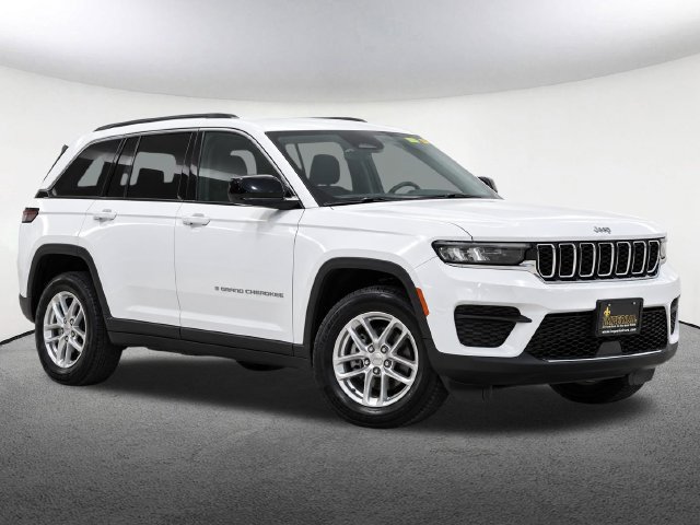 Used 2025 Jeep Grand Cherokee Laredo X w/ Luxury Tech Group I AWD/4WD image 2