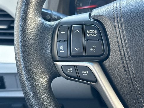 Used 2015 Toyota Sienna LE image 28