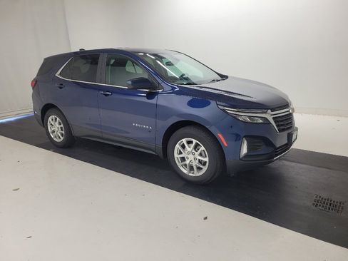 Used 2023 Chevrolet Equinox LT w/ Driver Convenience Package AWD/4WD image 11
