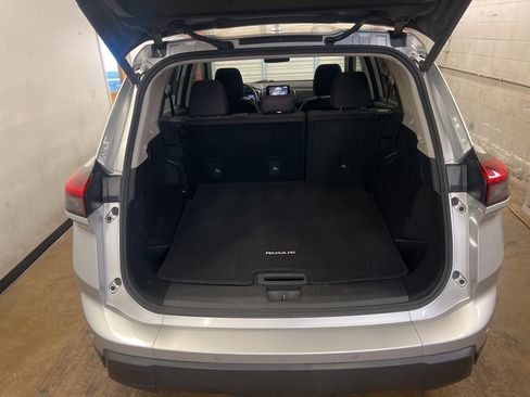 Used 2024 Nissan Rogue SV FWD image 13
