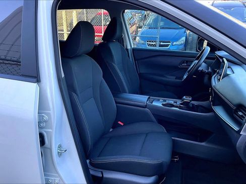 Used 2024 Nissan Rogue S image 8