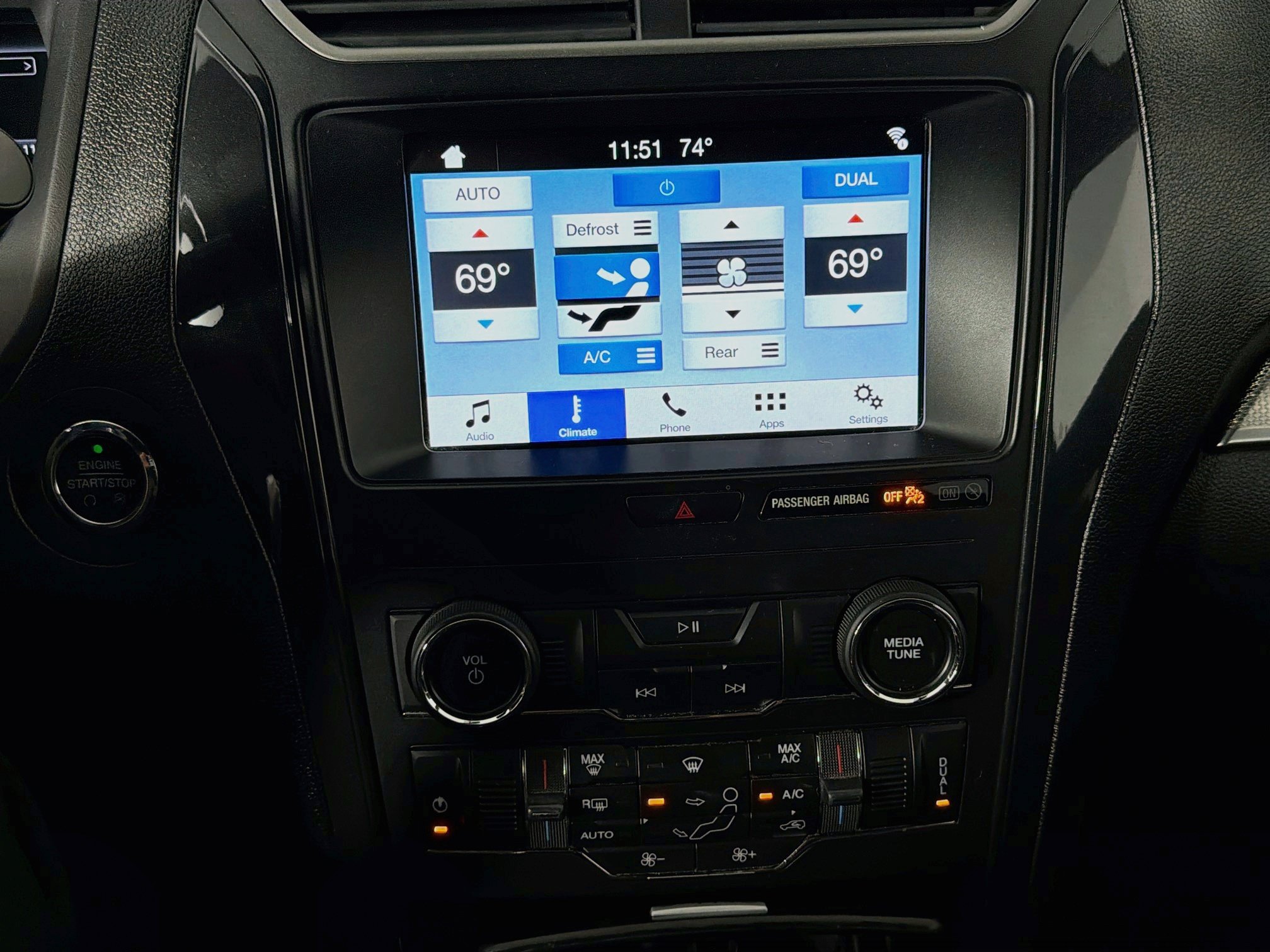 Used 2018 Ford Explorer XLT w/ Equipment Group 201A AWD/4WD image 23