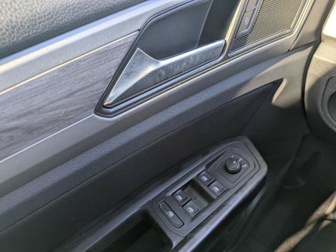 Used 2020 Volkswagen Atlas Cross Sport SE w/ Panoramic Sunroof Package FWD image 24