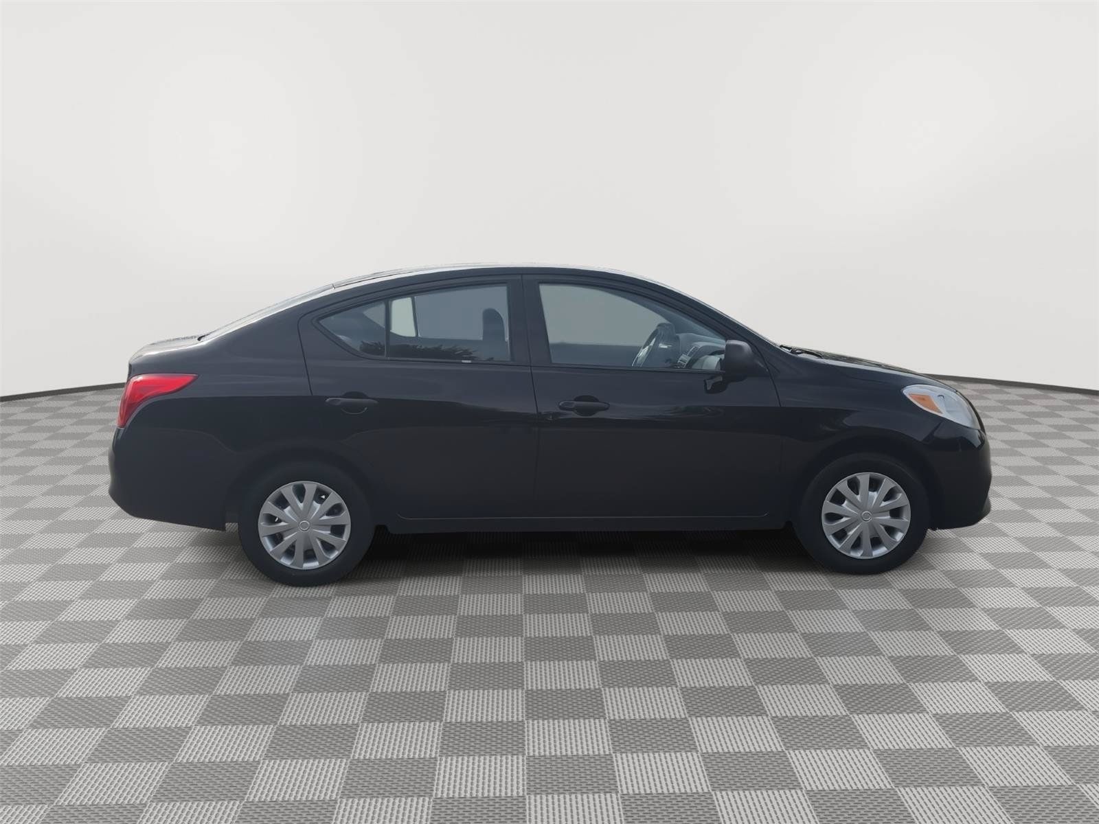 Used 2013 Nissan Versa S FWD image 11