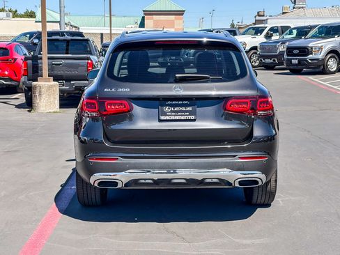 Used 2022 Mercedes-Benz GLC 300 image 4