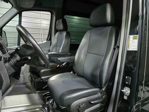 Used 2017 Mercedes-Benz Sprinter 2500 image 16
