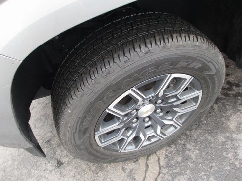 Used 2023 Chevrolet Colorado LT w/ LT Convenience Package III image 14