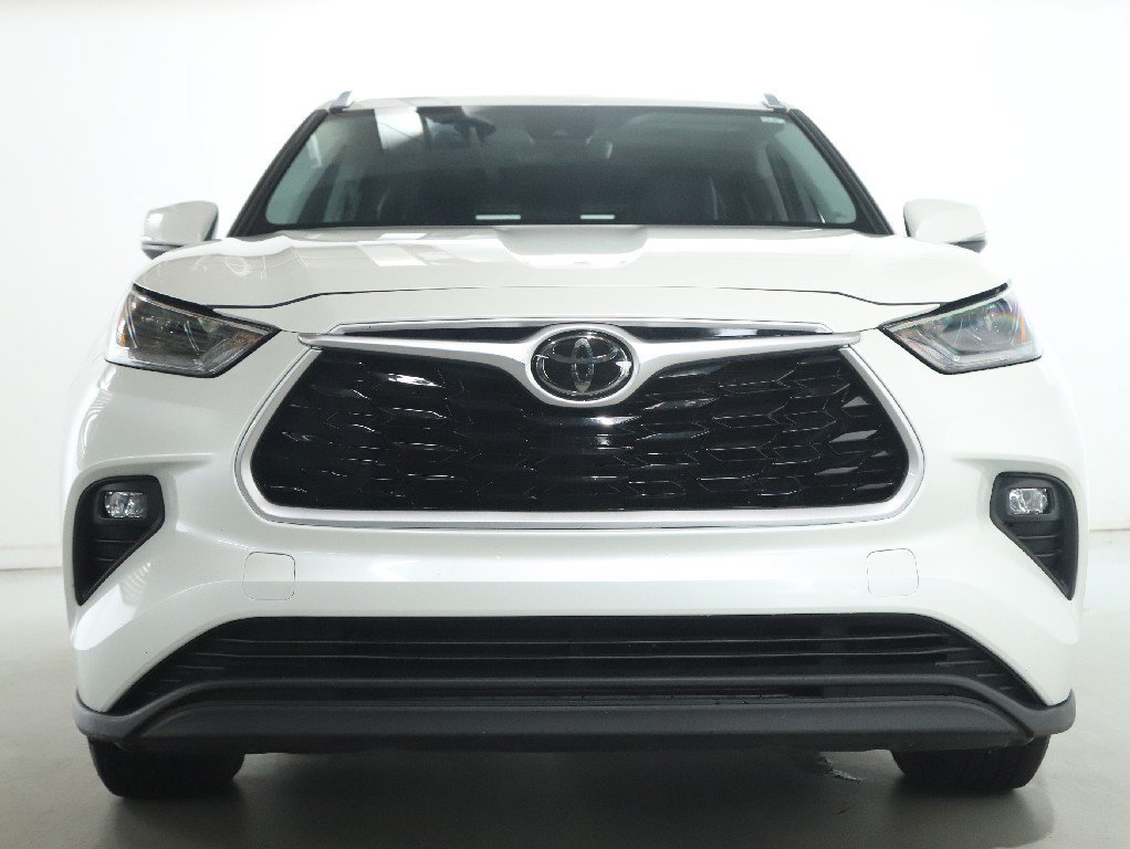 Used 2021 Toyota Highlander XLE AWD/4WD image 5