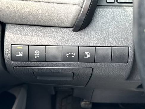 Used 2018 Toyota Camry SE w/ Moonroof Package FWD image 31