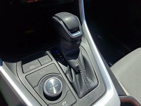 Used 2024 Toyota RAV4 Limited w/ Advanced Technology Package AWD/4WD image 17