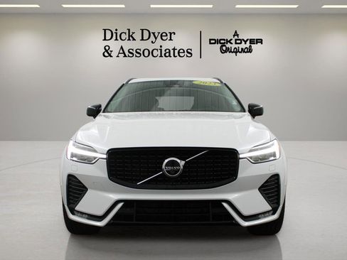 Certified 2023 Volvo XC60 B5 Ultimate w/ Climate Package image 15