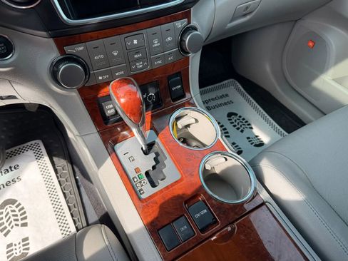 Used 2013 Toyota Highlander Limited FWD image 19