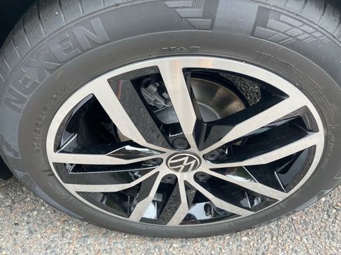 New 2025 Volkswagen Jetta SE FWD image 19