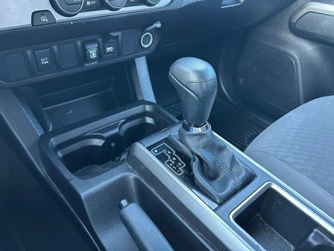 Used 2022 Toyota Tacoma SR5 RWD image 27