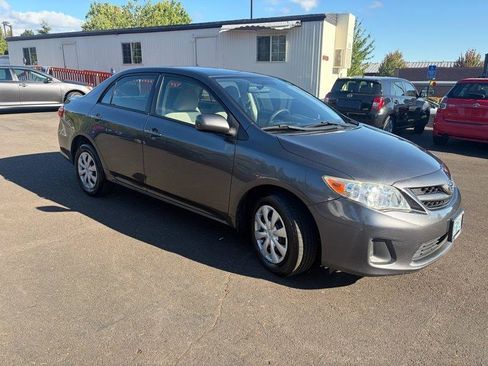 Used 2011 Toyota Corolla LE FWD image 3
