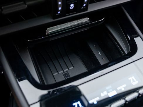 Certified 2025 Porsche Cayenne Coupe AWD/4WD image 27