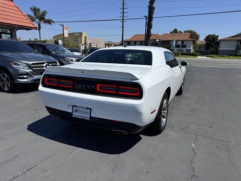 Used 2018 Dodge Challenger SXT RWD image 5