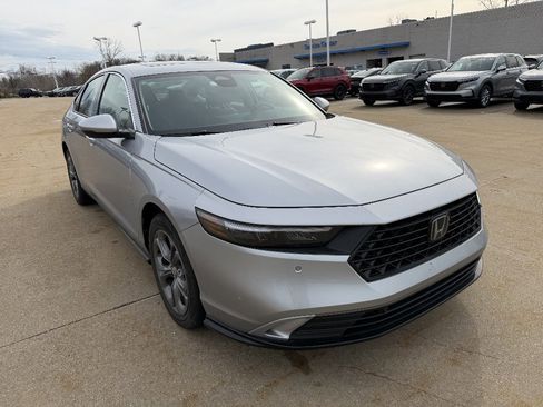 Used 2023 Honda Accord EX-L image 2