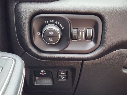 Used 2022 RAM 1500 Laramie AWD/4WD image 33