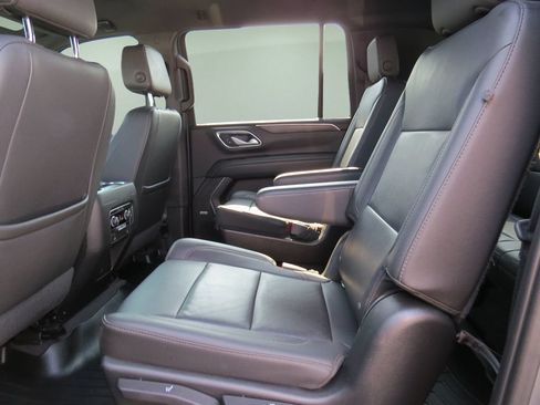 Certified 2022 Chevrolet Suburban Z71 AWD/4WD image 16