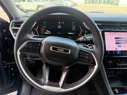 Used 2022 Jeep Grand Cherokee Limited 4xe w/ Luxury Tech Group II AWD/4WD image 31